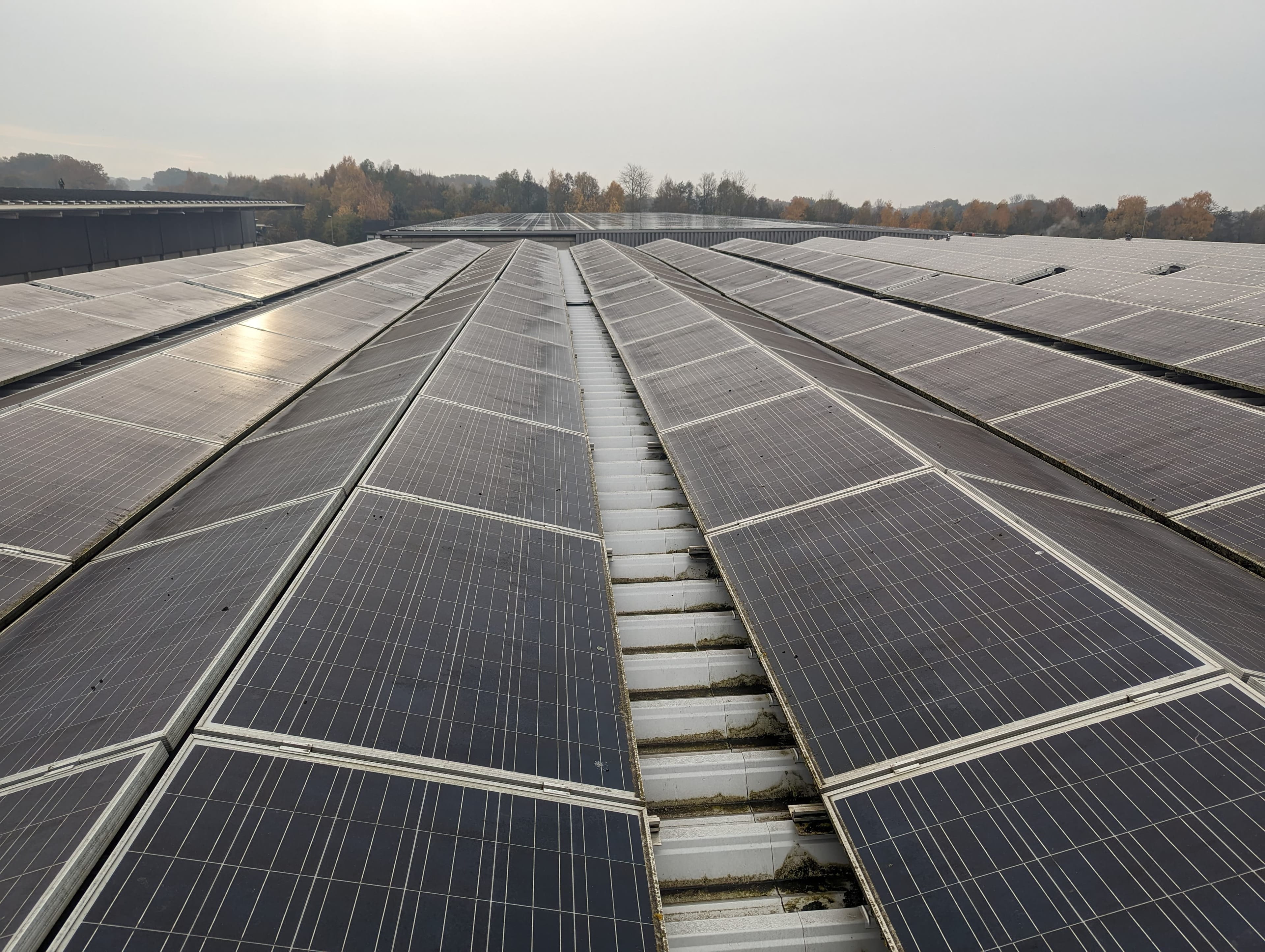 Vorher-Nachher Vergleich einer Gewerbe PV-Anlage – Vorher